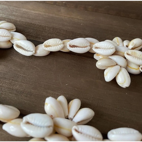 Vintage Shell Lei - Necklace - Rare LARGE Shell Flowers - Hawaiian Wedding - 32” - Picture 5 of 5